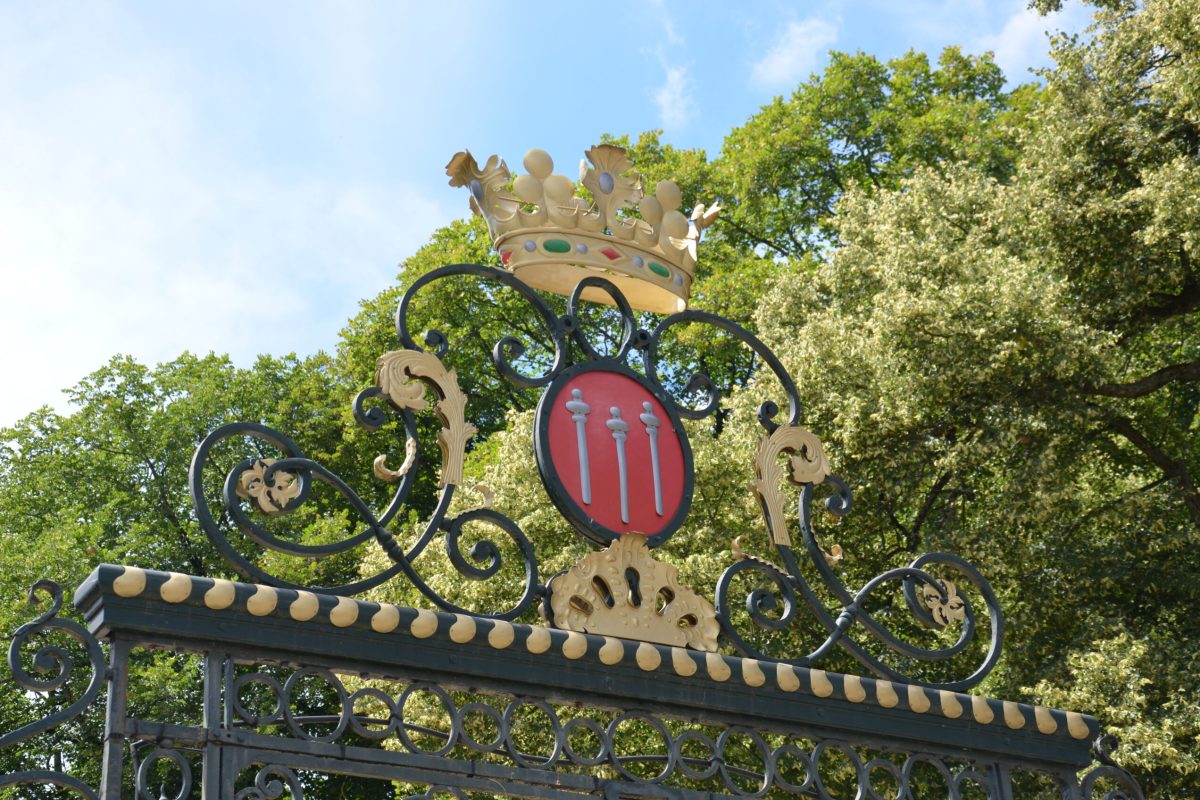 Poitiers_-_parc_de_Blossac_-_détail_de_la_grille_d'entrée_principale